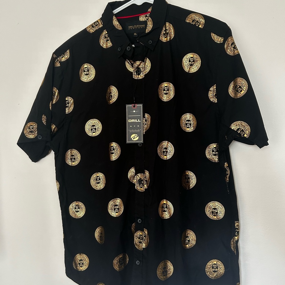 Casual Black and Gold Button Down Shirt with Bold Pattern